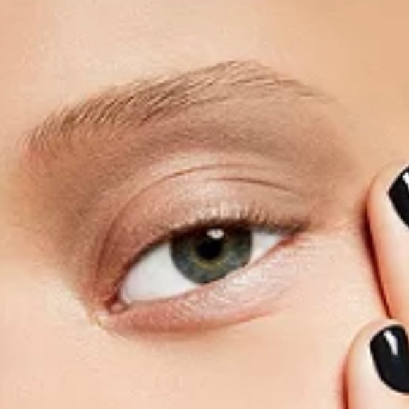 MAC Eye Shadow OMEGA Soft Matte - Picture 6 of 14